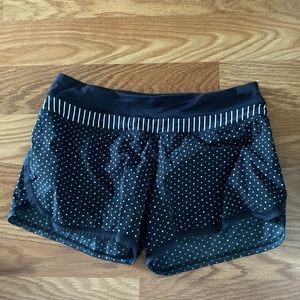 Lululemon shorts size 8 black and white Polkadot cute summer spring